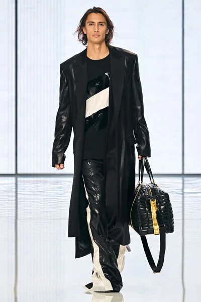 Look 19